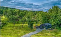 Winterberry Pond, Converted Barn & Hot Tub - Image 2
