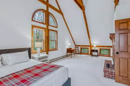 Sugarhouse Hideaway Cabin with Mountain Views - Image 4