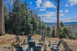 Screened-Porch Home, Killington Views & Pet-Friendly - Image 3
