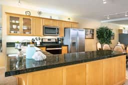 The Lighthouse Condo, Spacious & Whale Watching - Image 3
