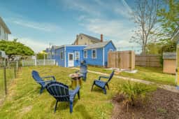 Wild Blue Cottage, Steps from the Beach - Image 3