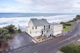 Nelscott Anchor House, Hot Tub, Steps to Beach - Image 2