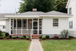 Queens Cottage, Walk to Beach & Downtown - Image 2
