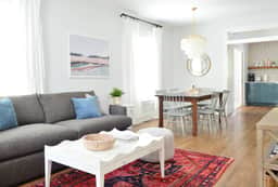 Doublemint Townhouse, Walk to Beach & Downtown - Image 5