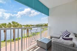 Amor by the Sea Studio with Pool & Lake Views - Image 3