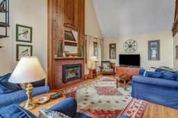 Ski-In/Ski-Out Chalet & Views, Kingswood - Image 5