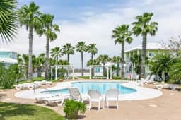 Island Breeze Home, Dual Pools & Private Decks - Image 4