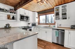 Townhouse, Mountain Views & Ski Access, Kingswood - Image 3