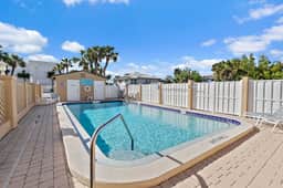 Beachfront Condo with Ocean Views & Pool Access - Image 3