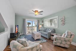 Beachfront Condo with Ocean Views & Pool Access - Image 2