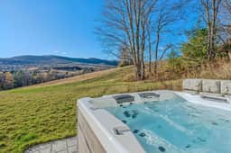 Sunnymede Hill House with Hot Tub & Valley Views - Image 4