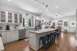 Old Bay Home with First-Floor Bedrooms, Near Beach - Image 5