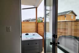 Salt & Stone Townhouse, Hot Tub & Bay Views - Image 4