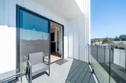 Salt & Stone Townhouse, Hot Tub & Bay Views - Image 5