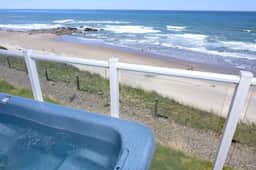 Pacific Pearl Condo, Hot Tub & Panoramic Views - Image 2