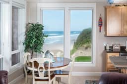 Pacific Pearl Condo, Hot Tub & Panoramic Views - Image 4