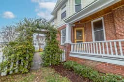 Wild Oats Home, Steps to Beach & Pet-Friendly - Image 5