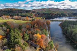 Condo with Fireplace & River Views, Mill Run - Image 4
