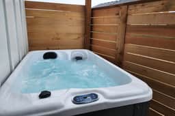 Alsea Bay View Stay + Hot Tub + Easy Walk to Town - Image 3