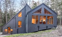 Twin Peaks Saltbox with Sauna, Pet-Friendly - Image 2