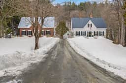 Historic Woodstock House with Library & Fireplace - Image 5