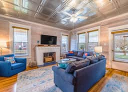 Seagrass Townhouse, Steps to Beach & Downtown - Image 3