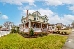 Seagrass Townhouse, Steps to Beach & Downtown - Image 2