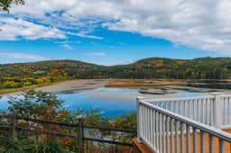 Waterfront House on Dewey Pond, Quechee - Image 3