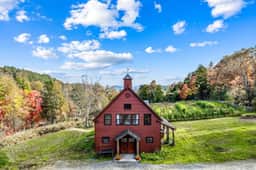 The Barn at Winterfound Farm with Hot Tub & Views - Image 4