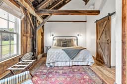 Carriage House Barn with Sweeping Farm Views - Image 4