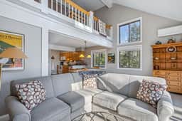 Ski-In/Ski-Out Condo with Big Back Deck, Kingswood - Image 5