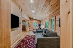 Highland Cabin above Woodstock Village, Pets Welcome - Image 2