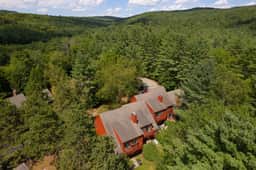 Renovated End-Unit Condo, Green Mountain Foothills - Image 4