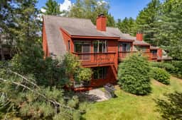 Renovated End-Unit Condo, Green Mountain Foothills - Image 2