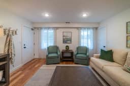 Sweet Virginia Breeze Condo, Walk to Beach & Shops - Image 4