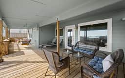 Sunshine House, Drive-On Beachfront & Gulf Views - Image 3