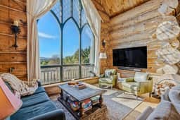 Spruce Moose Lodge, Custom Log Cabin with Hot Tub - Image 2