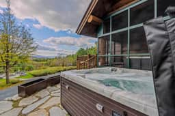 Spruce Moose Lodge, Custom Log Cabin with Hot Tub - Image 3