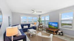 Beachfront Apartment, Balcony & Sunrise Views - Image 5