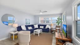 Beachfront Apartment, Balcony & Sunrise Views - Image 4