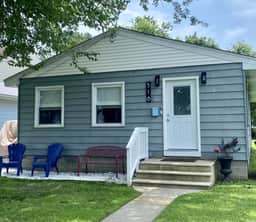 Cozy Oaks Home Near Park, Pickleball & Beach - Image 2