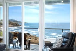 The Beacon, with Panoramic Views & Pool - Image 3