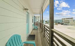 Lemon Chill Home, Arcade, Pool & Near Beach - Image 3