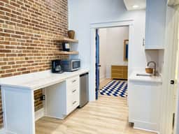 Oyster Oasis, Modern Loft in Historic Downtown - Image 3