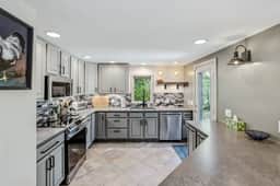 Quechee House with Hot Tub, Game Room & Golf Views - Image 4