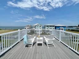 Pelican Home with Rooftop Deck & Walk to Beach - Image 3
