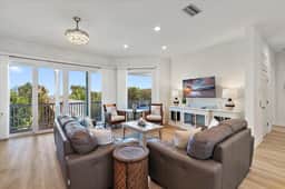 Seaview Home, Oceanfront Deck & Beach Access - Image 2