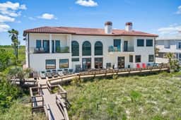 Beachfront Villa, Panoramic Deck & Private Beach - Image 5