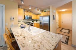 Whalers Loft, Oceanfront Balcony & Pool - Image 4