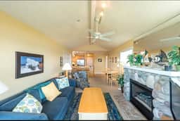 Whalers Loft, Oceanfront Balcony & Pool - Image 2